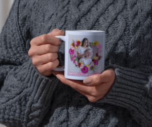 Produits à la une ! Des idées cadeaux personnalisés pour la fête des grands mères. Offrez à votre grand mère le plus beau des souvenir ! mug en céramique, design personnalisé.